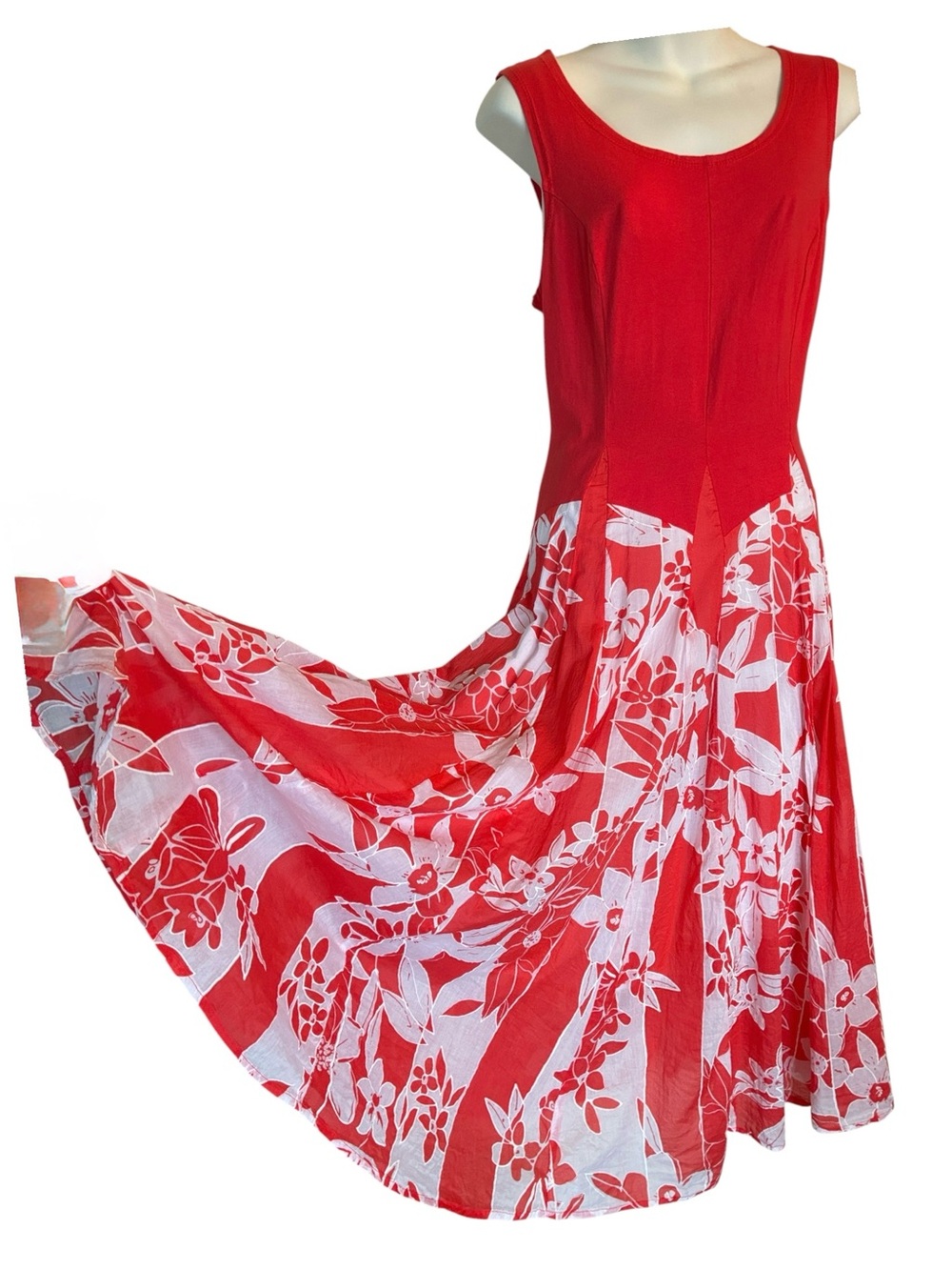 Vasna dress women's M, Red sleeveless bodice, full red & white floral skirt. Euc